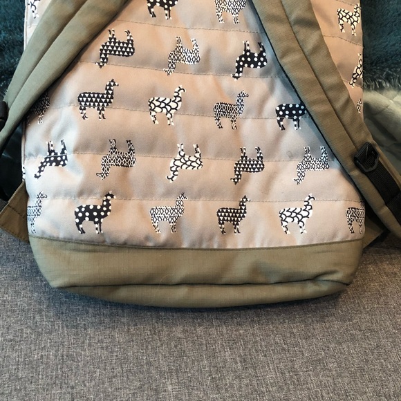toms llama backpack